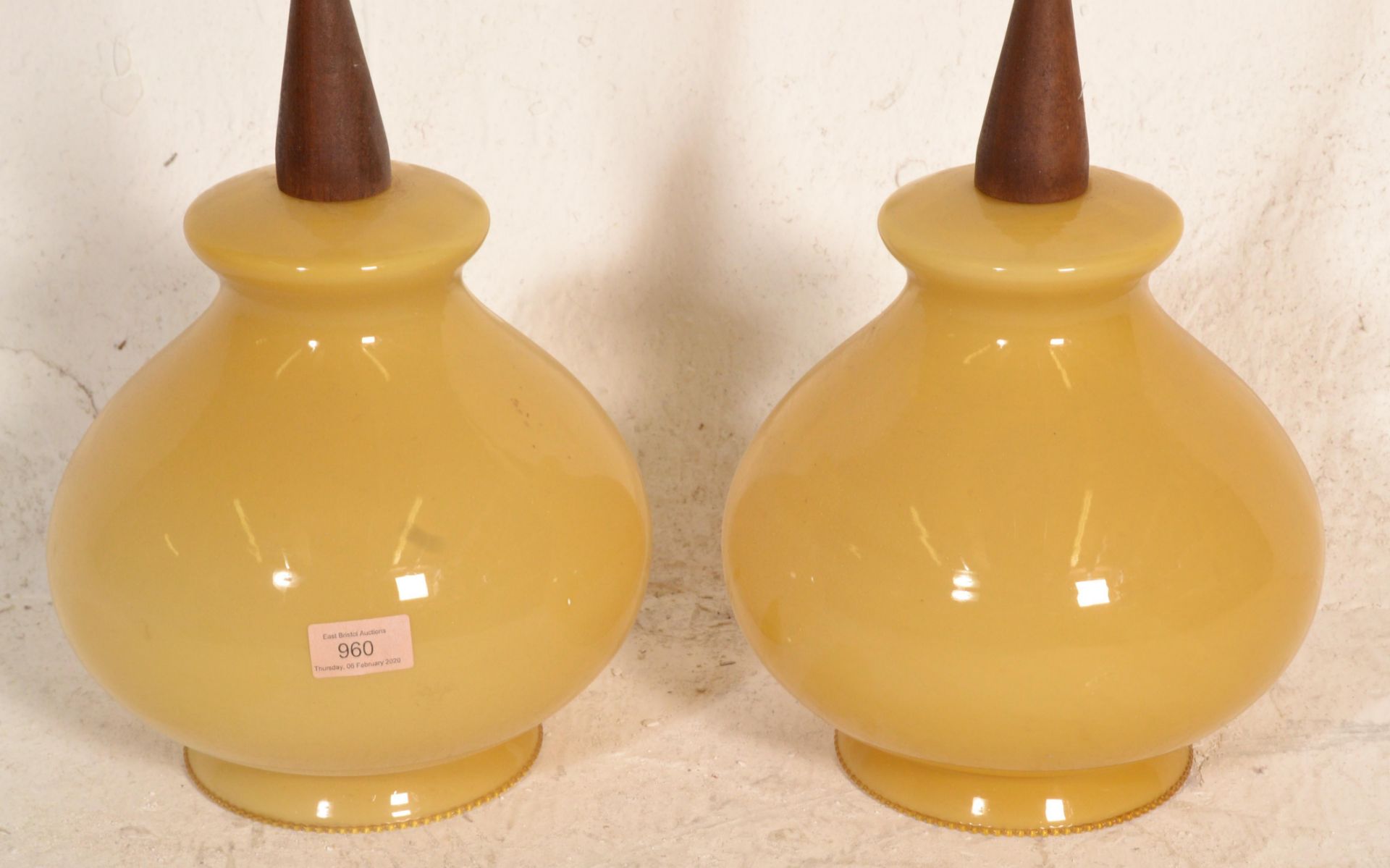 A pair of mid century teak wood and amber glass ce - Bild 2 aus 4