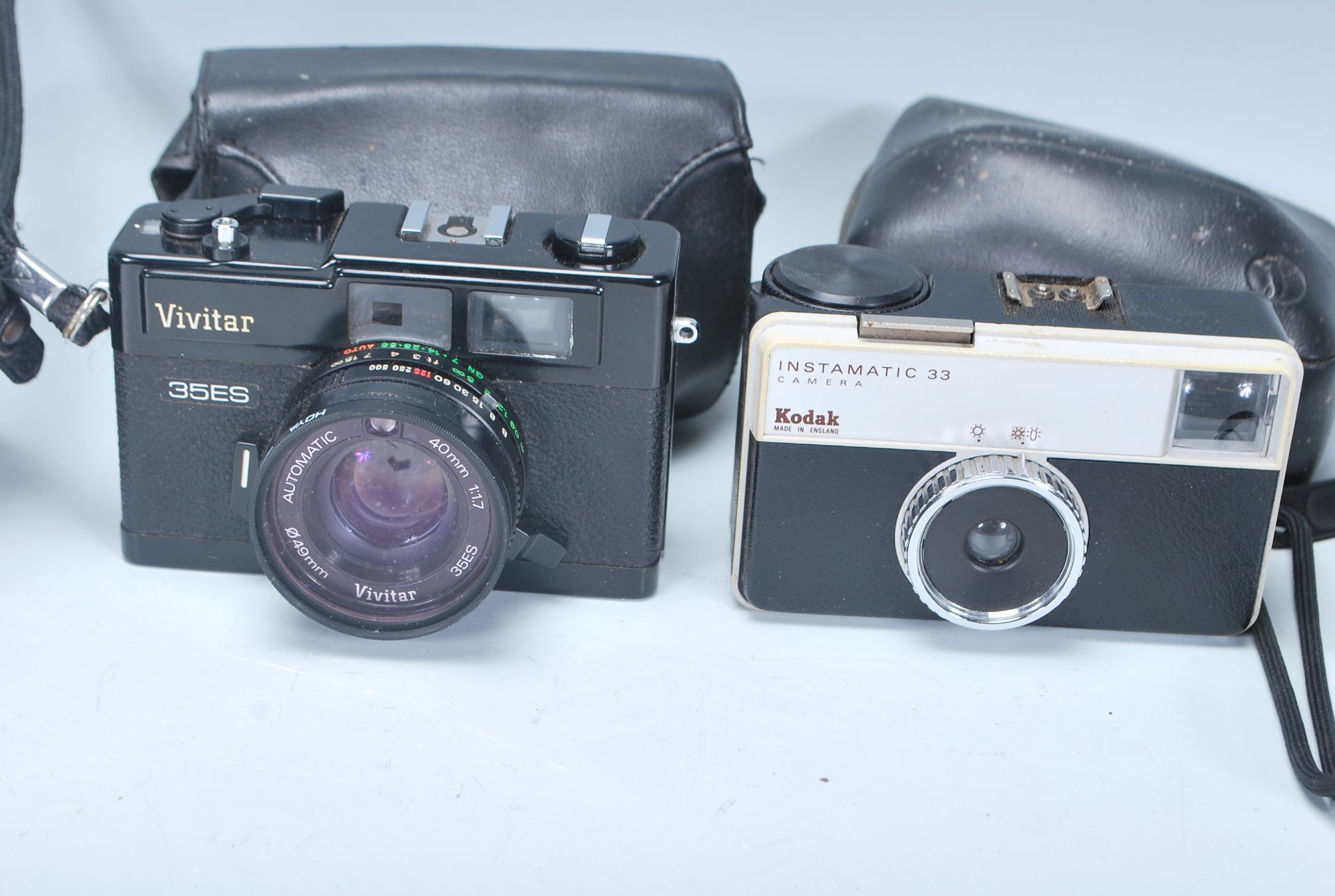 A collection of vintage and later cameras to include a Asahi Pentax Spotmatic 2667559 within - Bild 3 aus 5