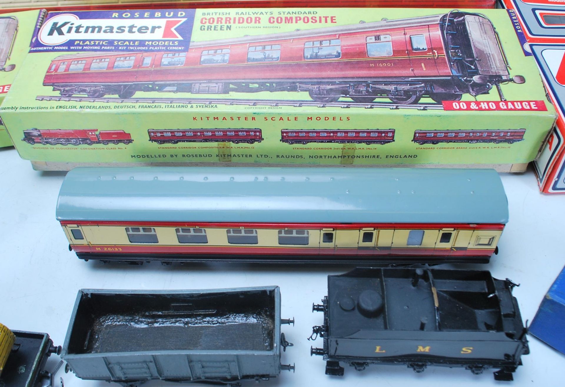 A collection of assorted vintage 00 gauge model railway locomotive train set rolling stock to - Bild 11 aus 12