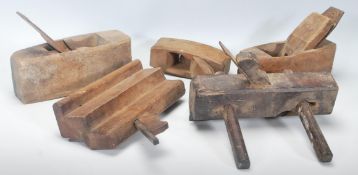A good collection of vintage early 20th Century woodworking tools / planes of varying sizes to