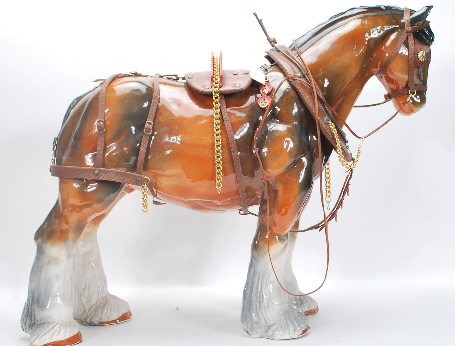 A large vintage 20th Century ceramic figure ornament of a shire horse in the manor of Beswick having - Image 4 of 6