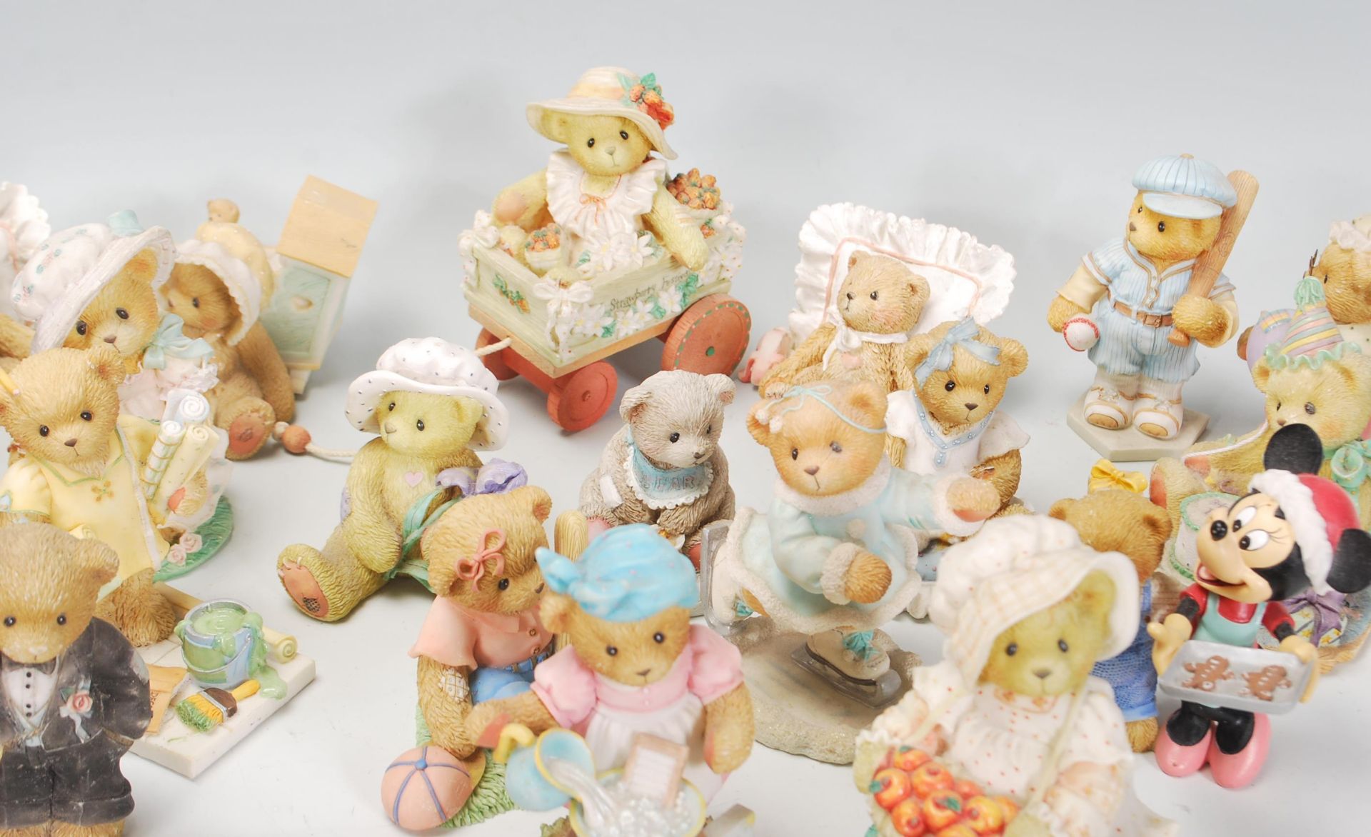 A large collection of Cherished Teddies of varying models and sizes to include 'Mary, Mary Quite - Bild 4 aus 10