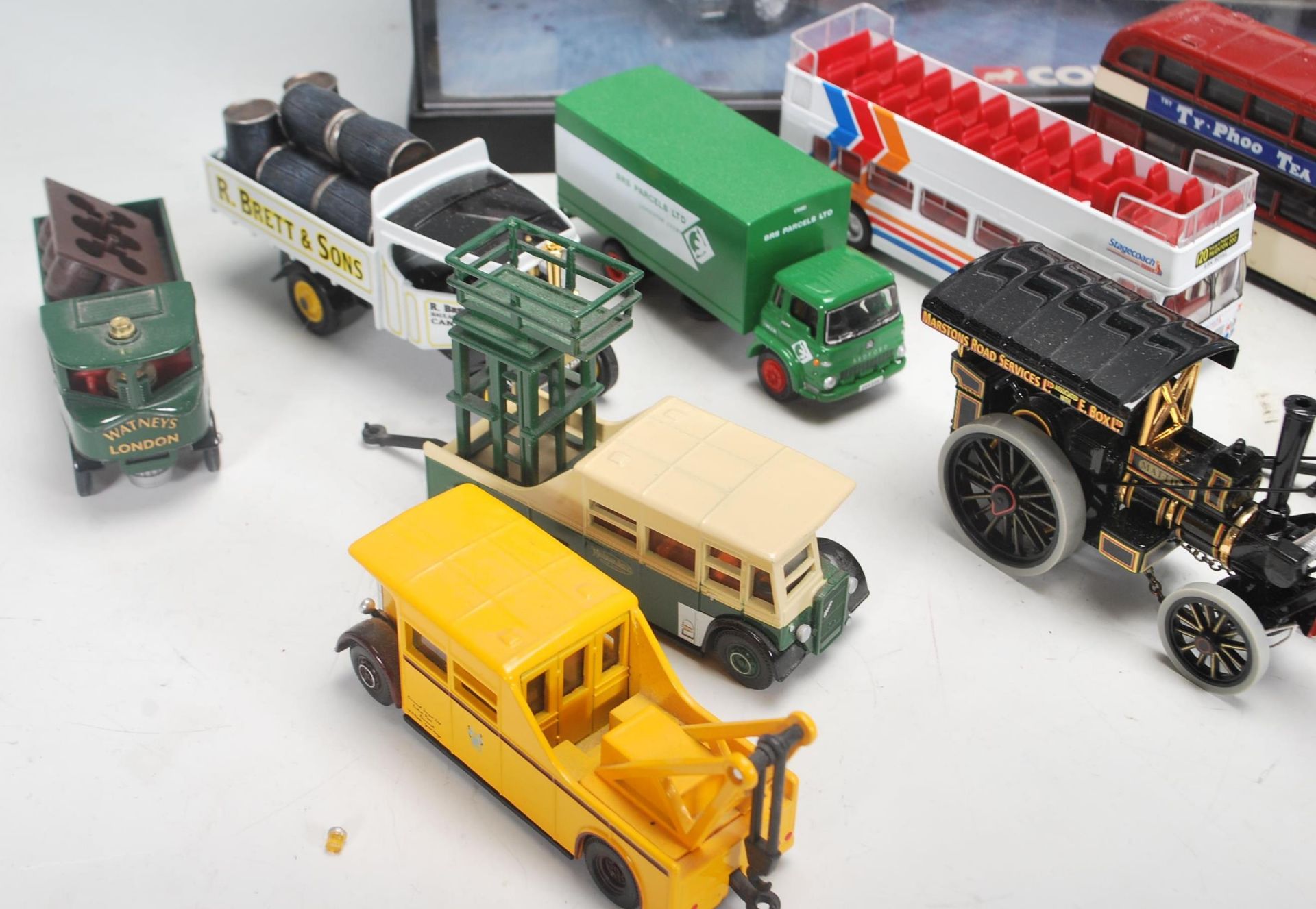 COLLECTION OF ASSORTED SCALE DIECAST MODEL VEHICLES - Bild 2 aus 5