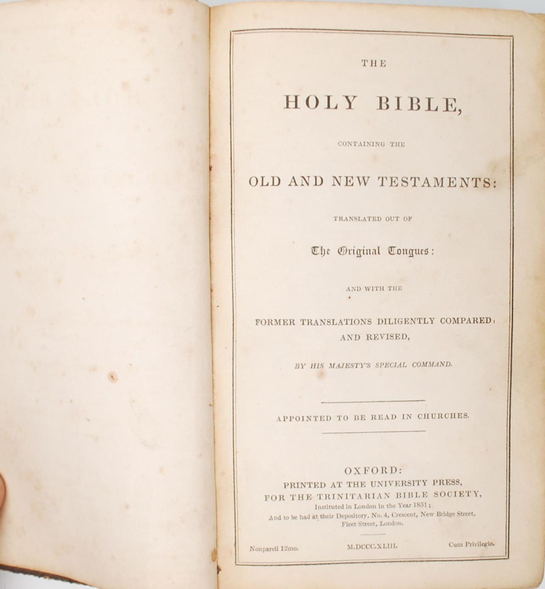 A collection of antique 18th Century and 19th Century books to include a Holy Bible dated 1831, W. - Bild 5 aus 9