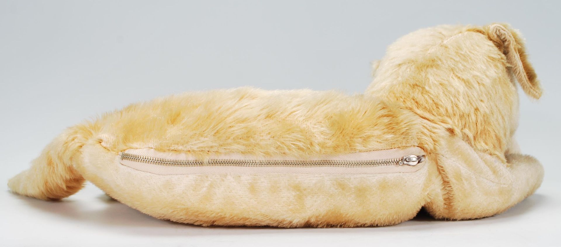 A rare 1930's antique mohair stuffed dog pajama bag, having metal zipper on the back revealing a - Bild 4 aus 8