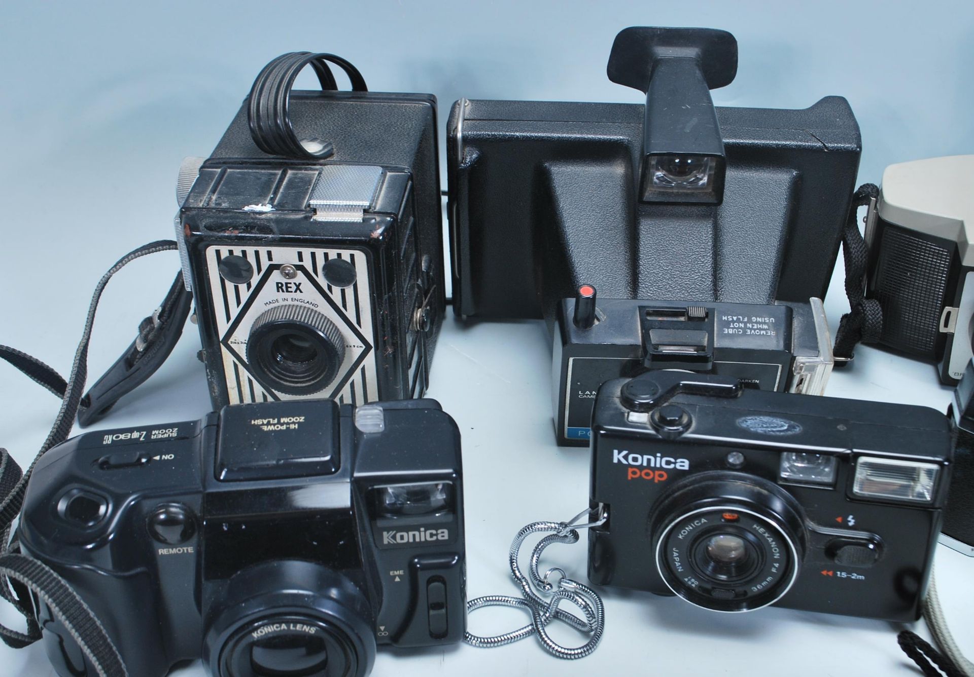 A large collection of 20th century vintage 35mm photography cameras to include: Halina 35X Super, - Bild 2 aus 6