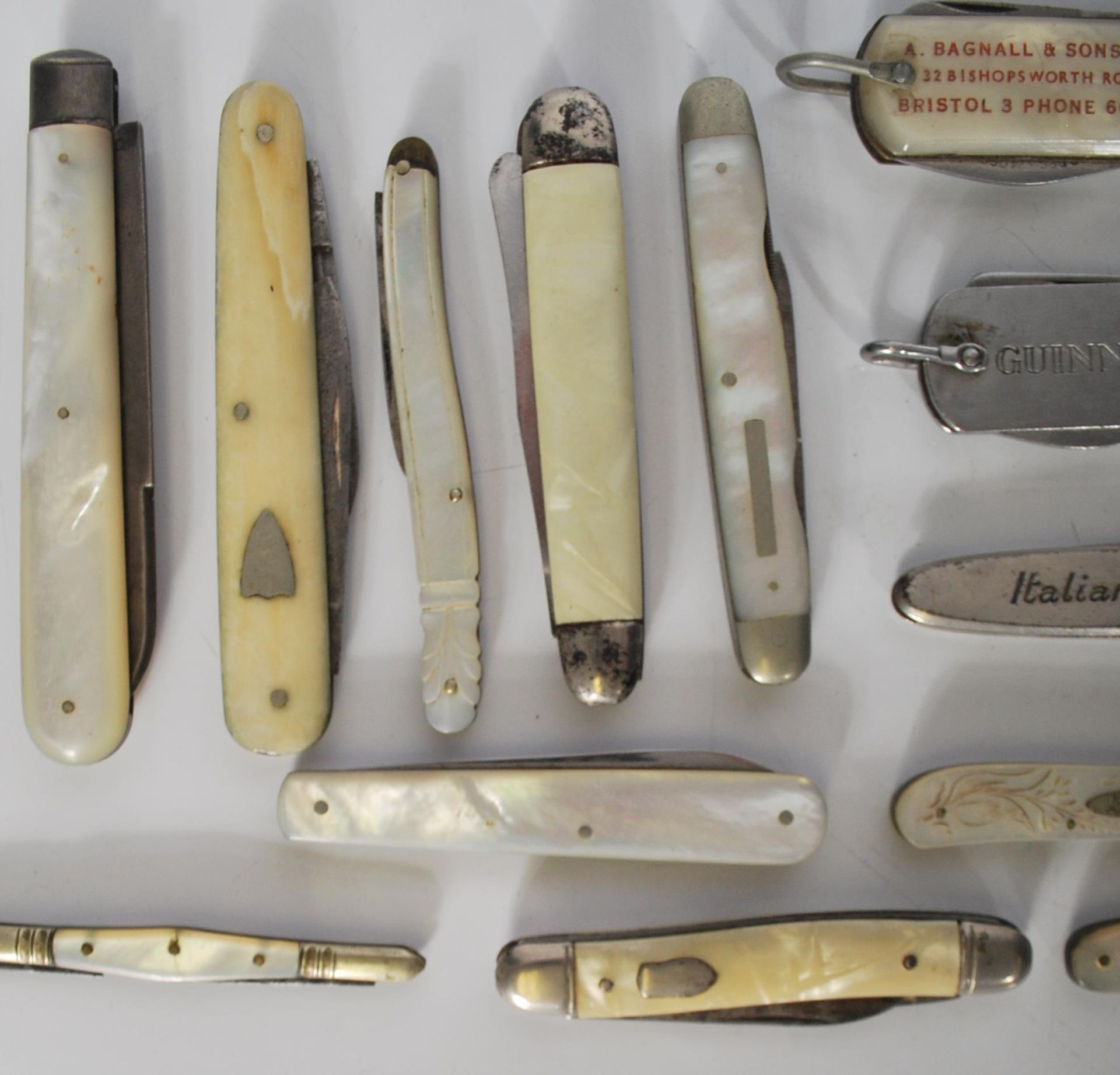 A collection of pocket knives of varying sizes and ages to include a vintage GPO Joseph Allen & Sons - Bild 7 aus 10