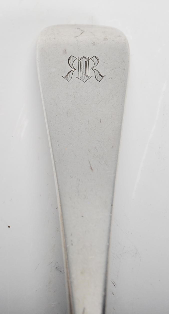 A silver hallmarked serving ladle spoon of usual form, London assay with makers mark for Reid & Sons - Image 2 of 6