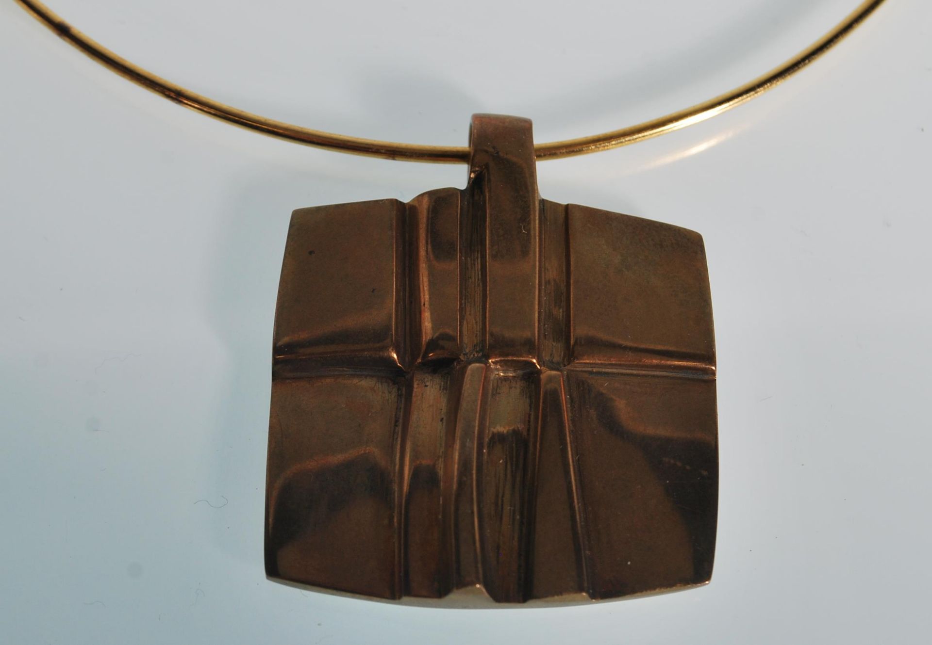 A limited edition bronze pendant, by Jose Luis Sanchez, `Pendentif IV`, signed and numbered 5/50 - Bild 2 aus 6