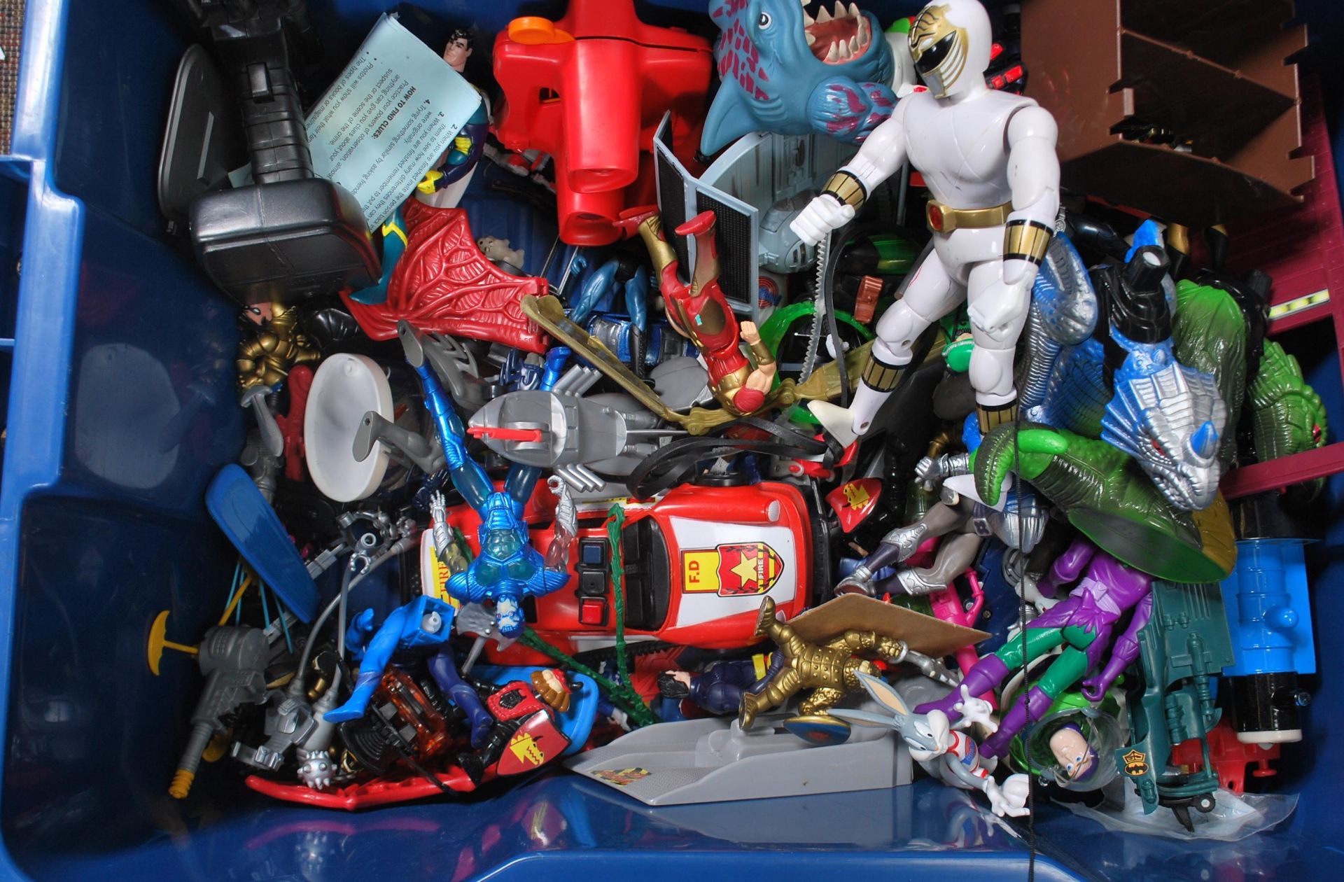 A mixed collection of mostly 90's toys to include a selection a Action Man figures and - Bild 6 aus 6