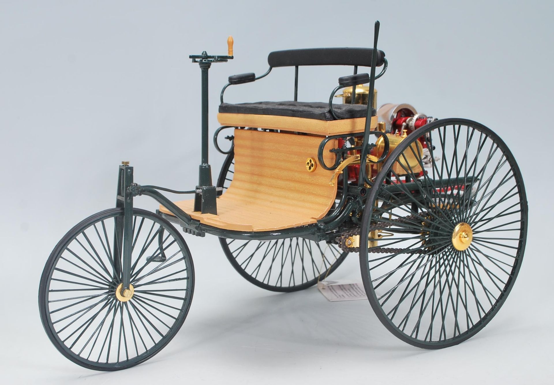 A Franklin Mint Precision Model of a Mercedes Benz 1886 patent motorwagen, Patentschrift no.37435 - Bild 2 aus 7