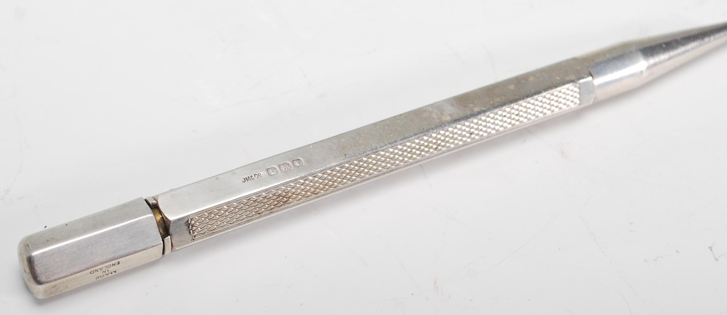 A silver hallmarked propelling pencil by Johnson Matthey & Co, London assay, dating to 1946, gross - Image 3 of 6