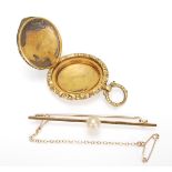 A 20th Century 9ct gold bar brooch of simple from set with a pearl to the centre, complete with