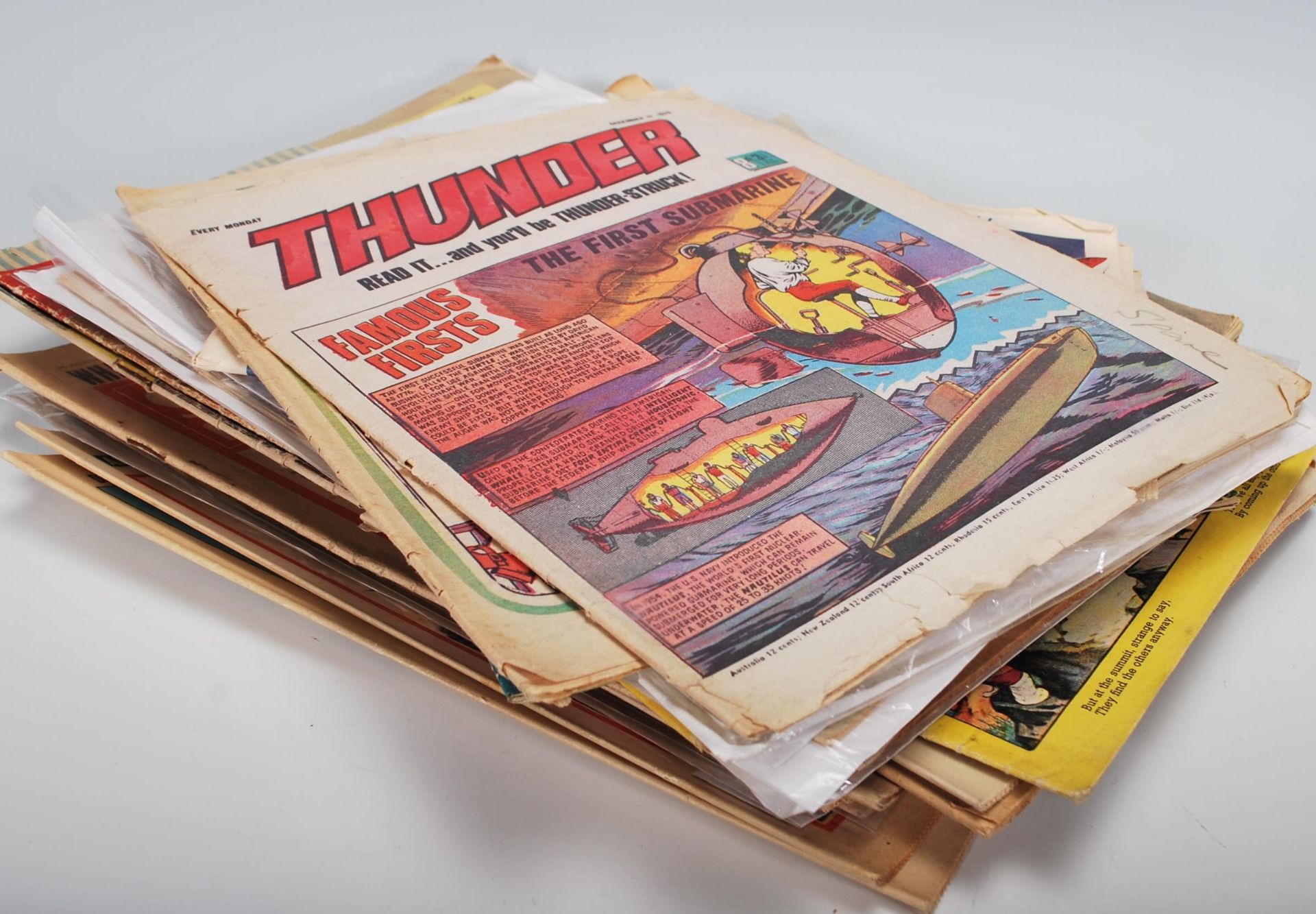 A large collection mixed vintage 20th Century magazines and comics to include a selection of John - Bild 11 aus 13