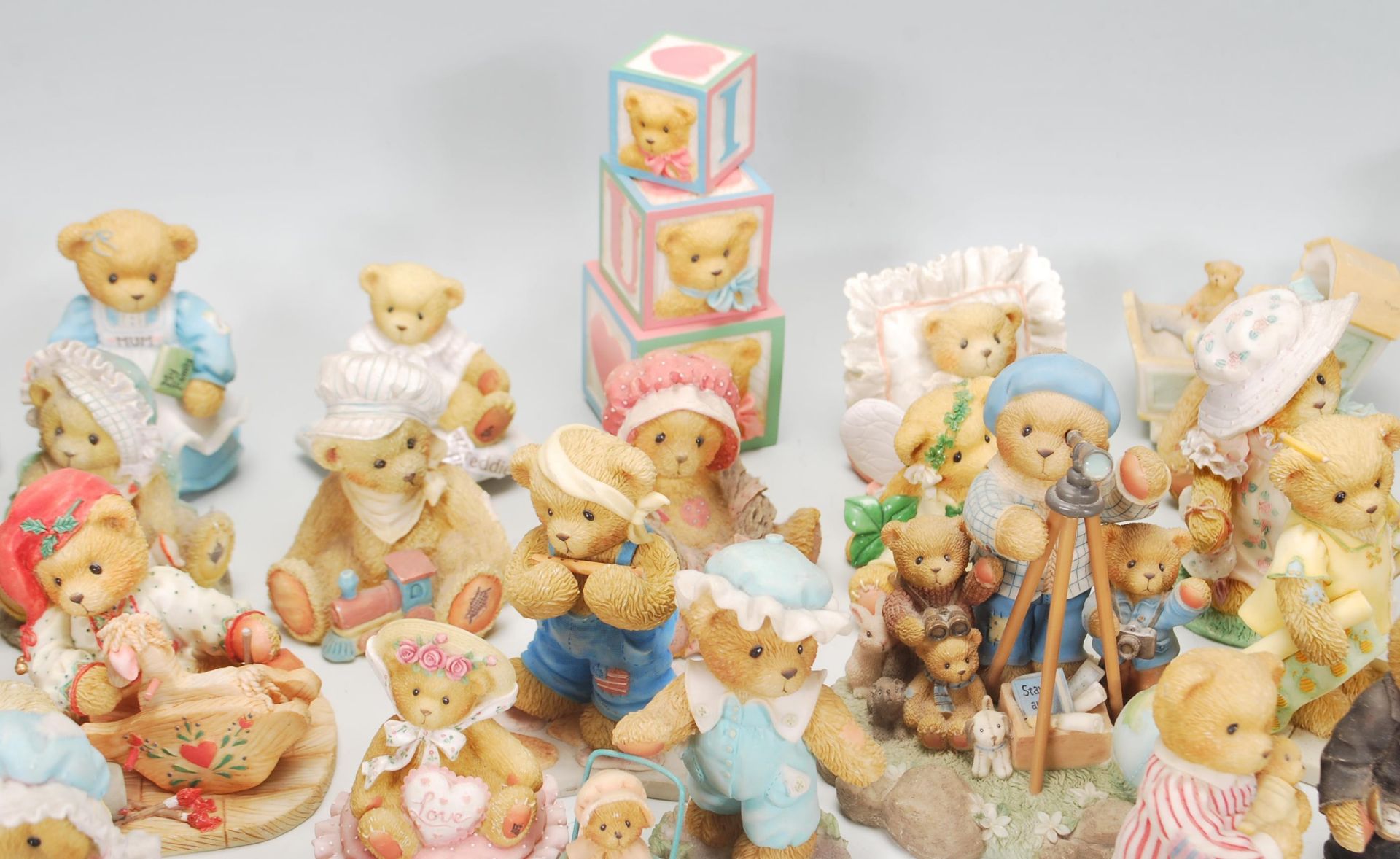 A large collection of Cherished Teddies of varying models and sizes to include 'Mary, Mary Quite - Bild 3 aus 10