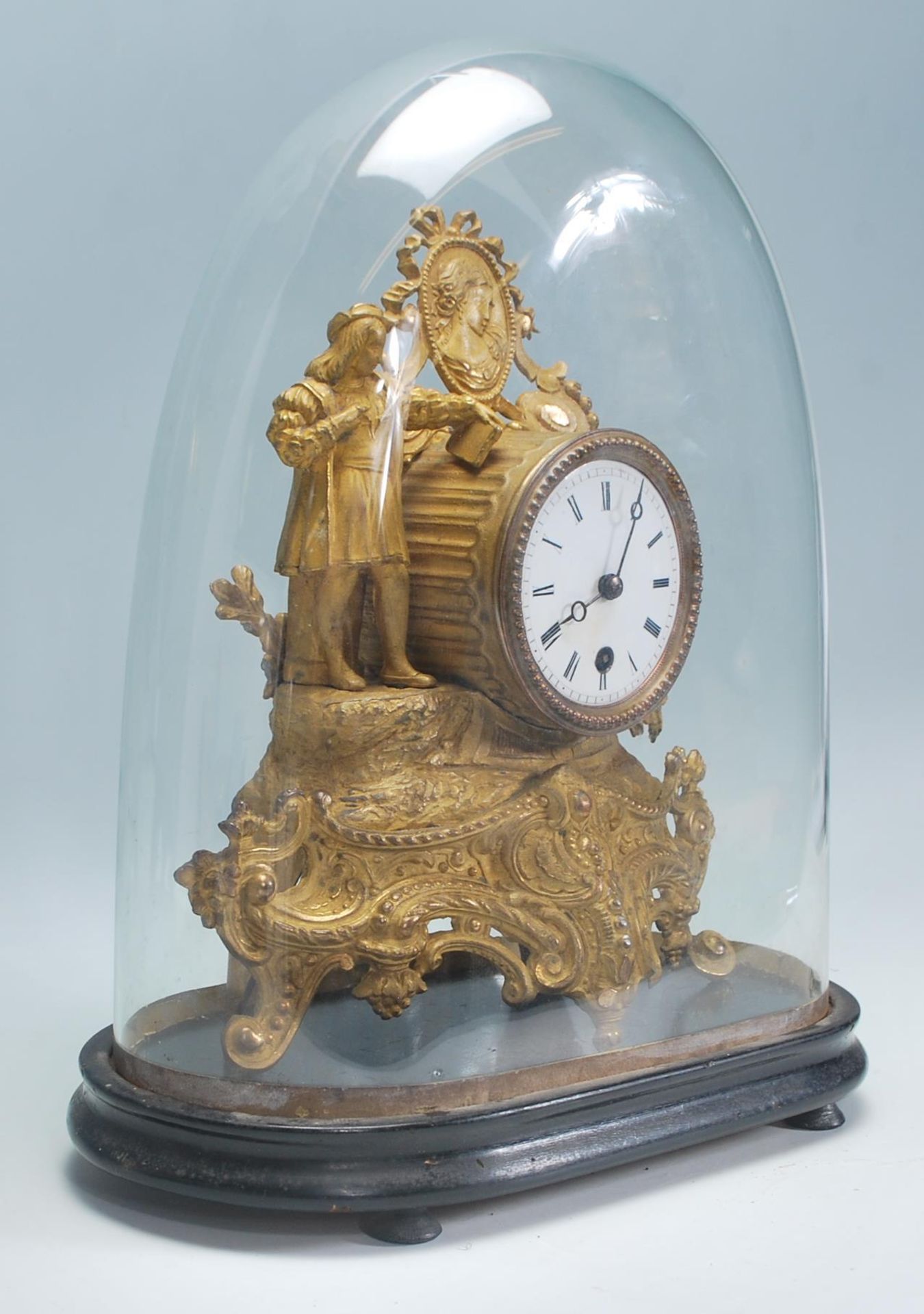 A 20th Century french style domed mantel clock having a round face with a roman numeral chapter ring - Bild 2 aus 6