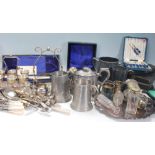A collection of silver plate to include a boxed silver plate condiment set (makers marks JD), a