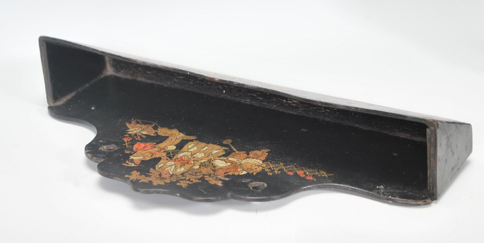 A vintage mid 20th Century Chinese lacquer wall mounting letter rack decorated with gilt Chinese - Bild 6 aus 6