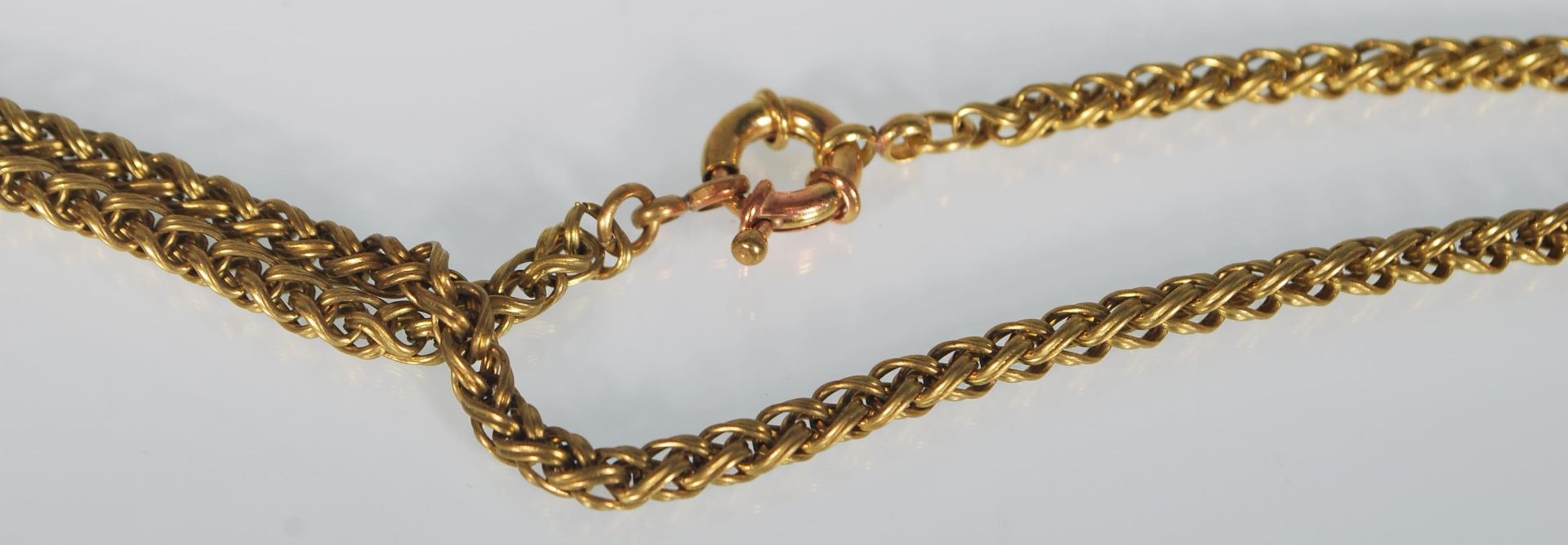 A 20th Century brass guard watch chain with woven links and a spring ring clasp. Measures: 62 - Bild 4 aus 5