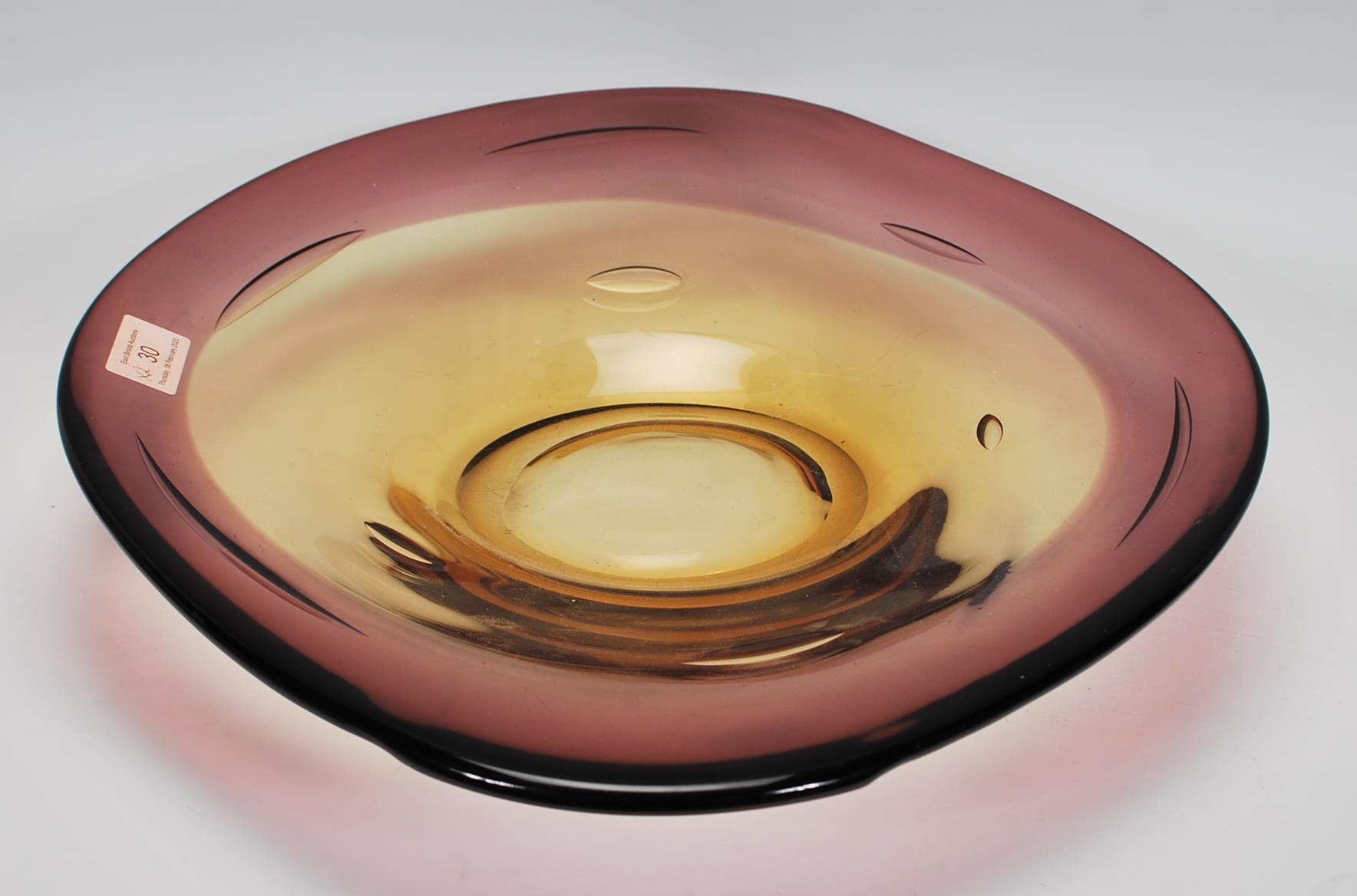 Art Glass - A retro 20th Century oval glass table centrepiece / bowl of cherry and amber colour - Image 6 of 13