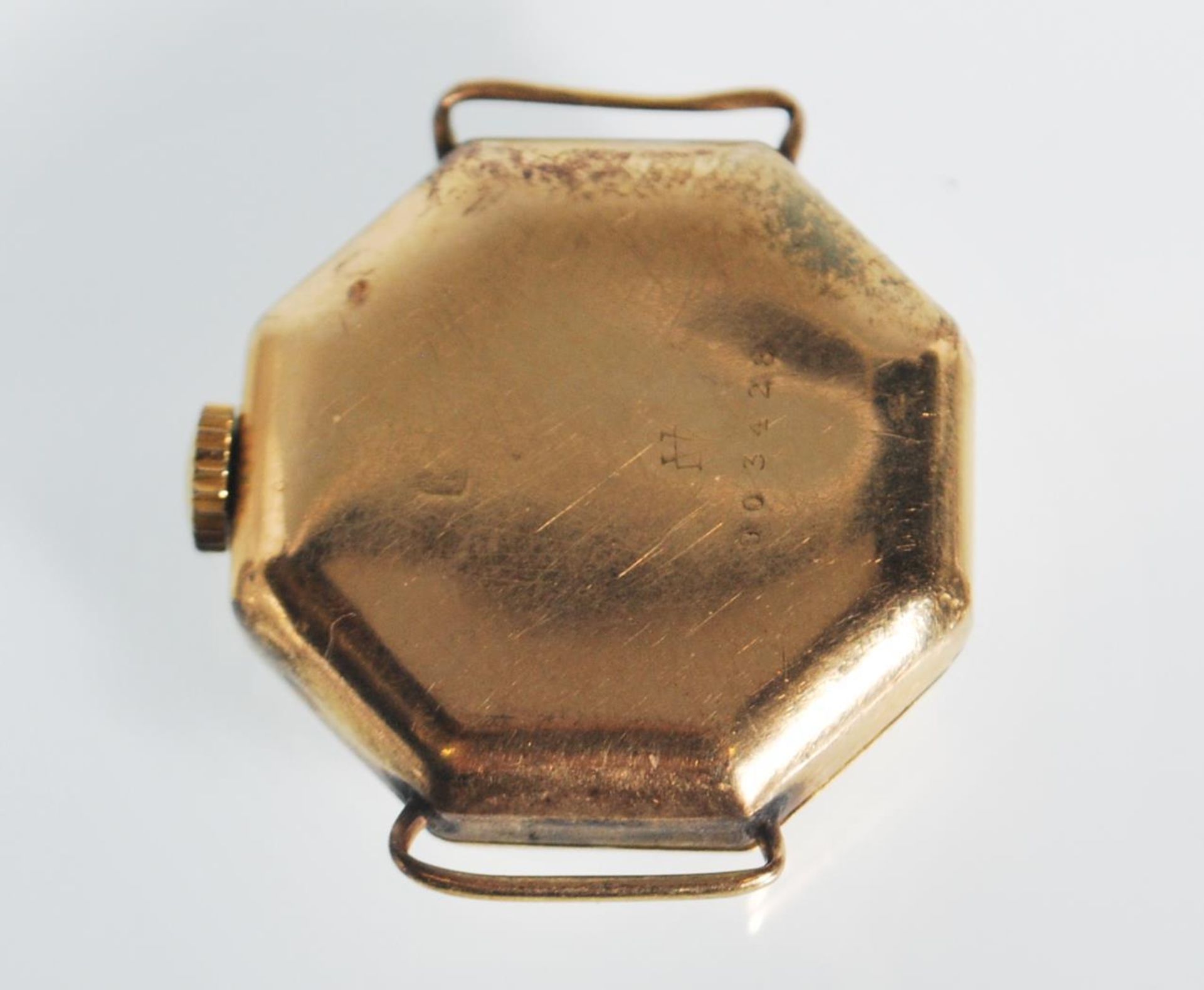 An early 20th Century 18ct gold hallmarked ladies cocktail watch, octagonal face with Arabic numeral - Bild 2 aus 5