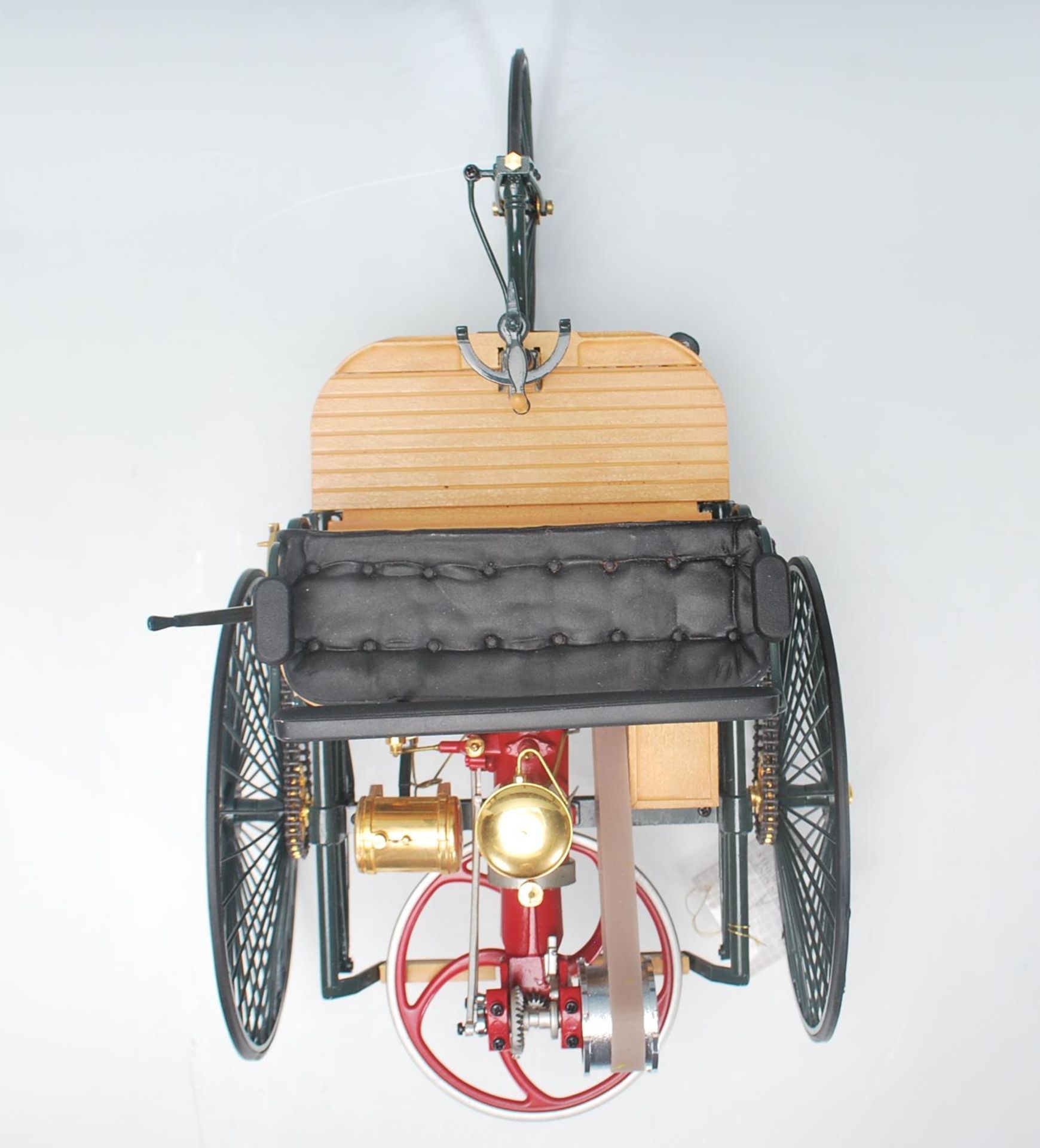 A Franklin Mint Precision Model of a Mercedes Benz 1886 patent motorwagen, Patentschrift no.37435 - Bild 6 aus 7