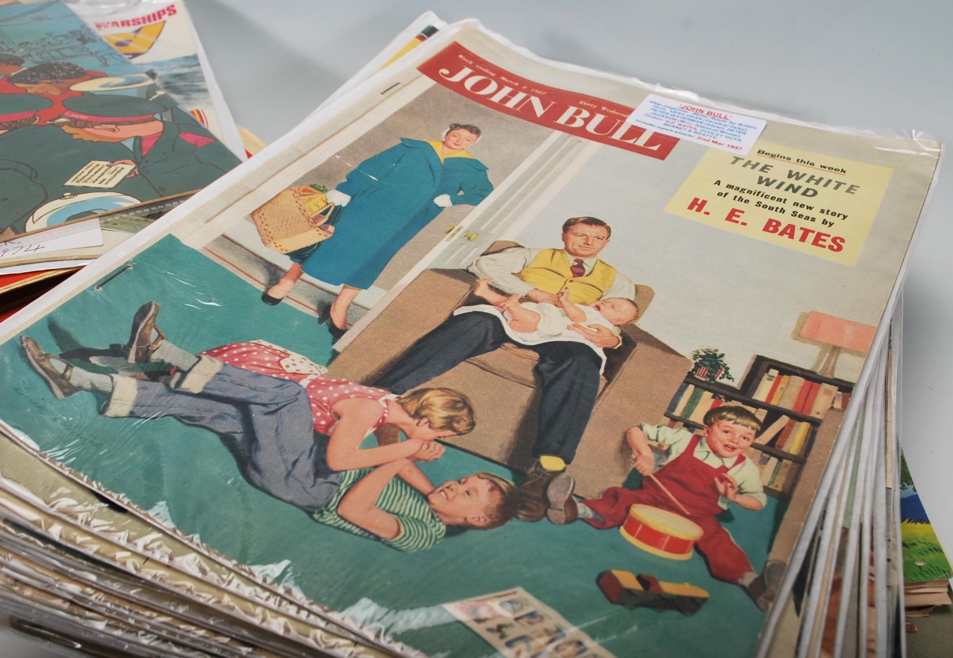 A large collection mixed vintage 20th Century magazines and comics to include a selection of John - Bild 3 aus 13