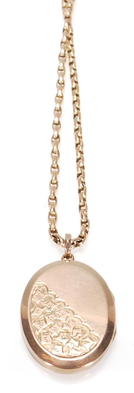 An antique stamped 9ct gold necklace chain with later screw clasp having an oval form gold plated - Image 5 of 7