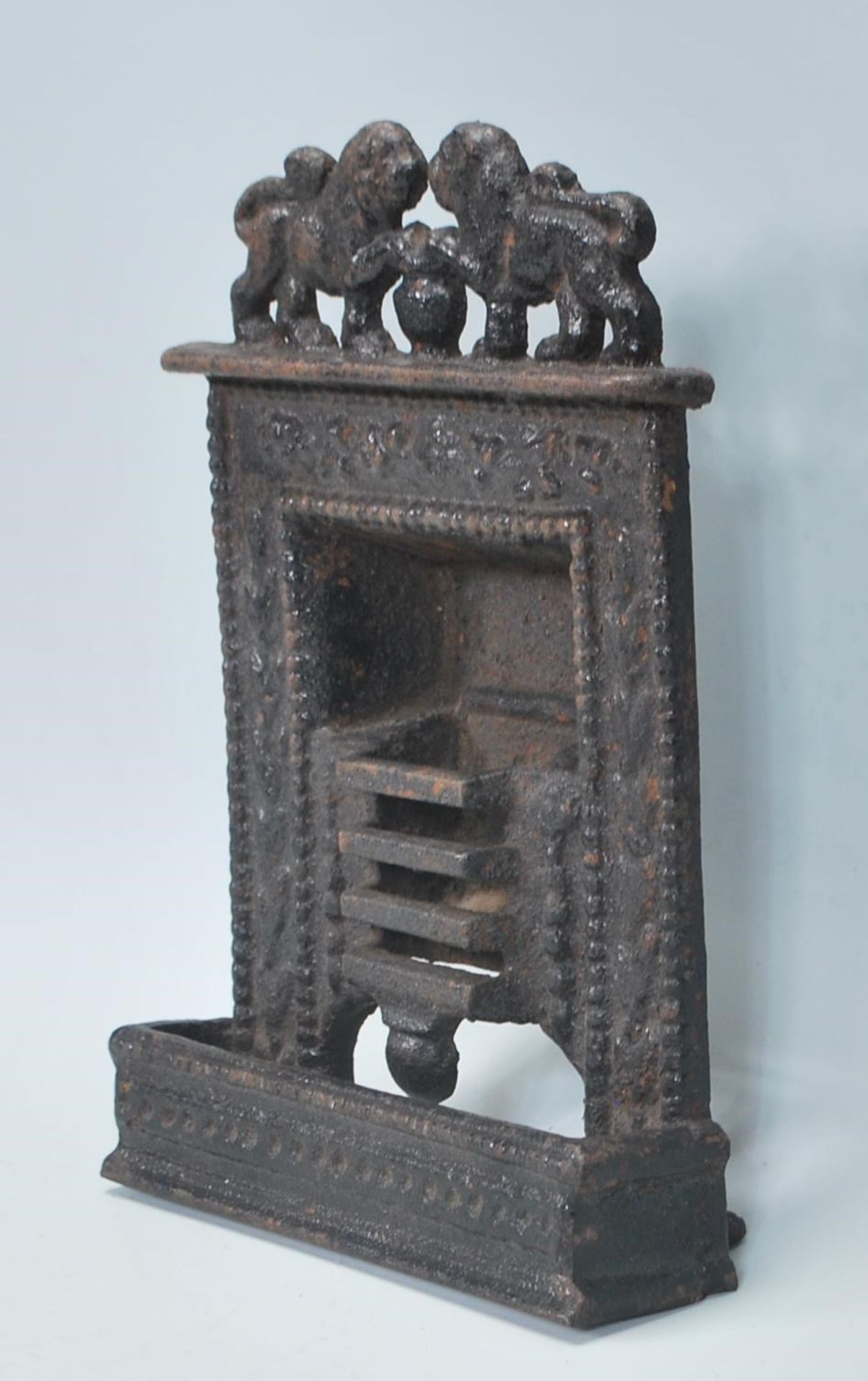 A 19th Century Victorian cast iron miniature tradesman's sample / novelty door stop in the form of a - Bild 3 aus 6