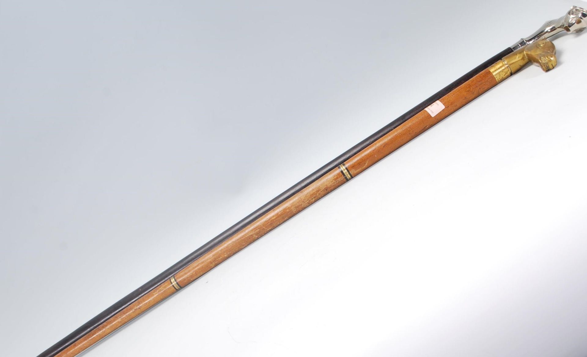 A 20th Century walking stick cane having a tapering wooden shaft with a brass handle to the top - Bild 2 aus 8