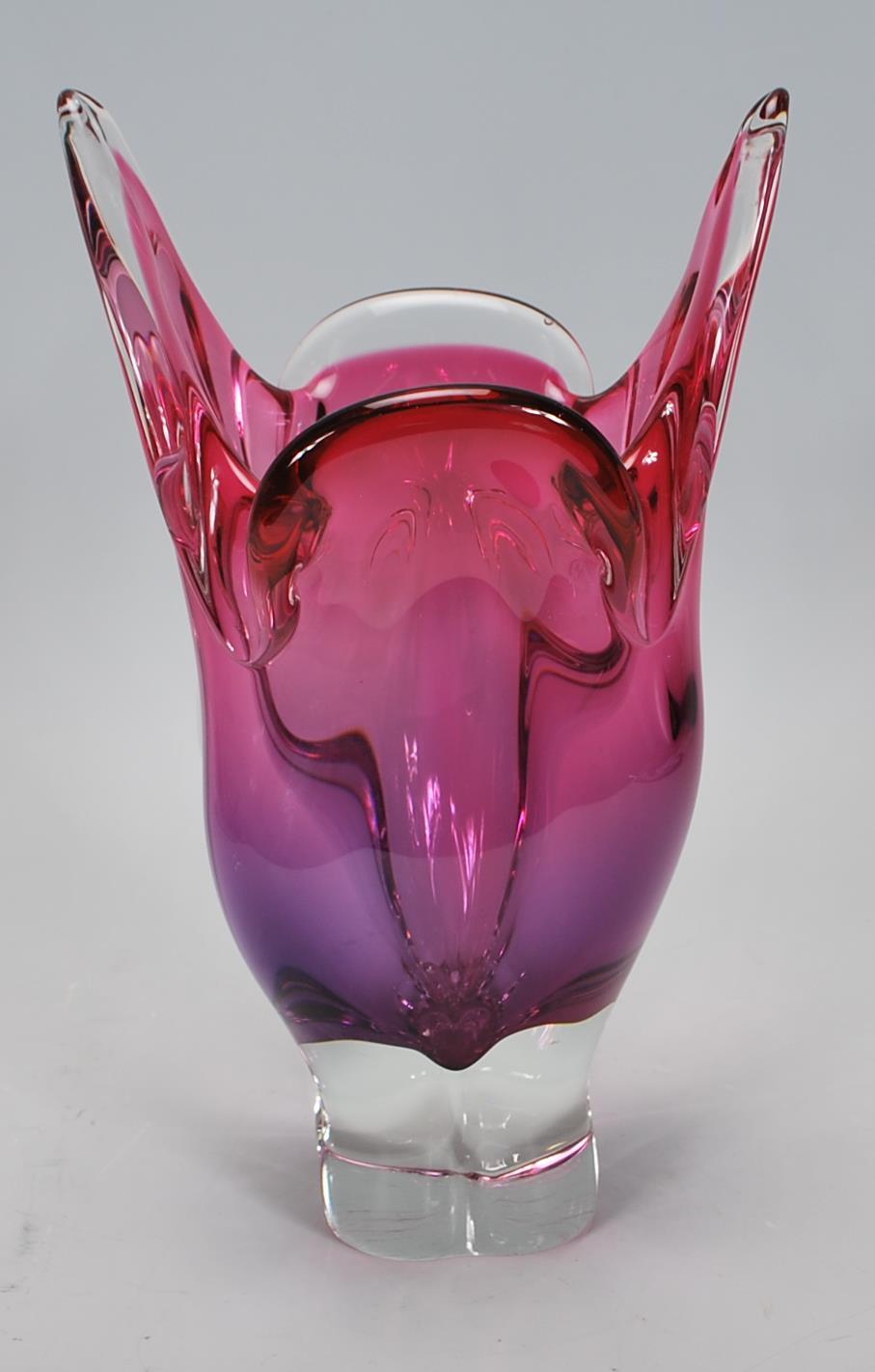 Art Glass - A retro 20th Century oval glass table centrepiece / bowl of cherry and amber colour - Image 9 of 13