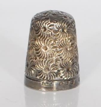 A selection of silver thimbles dating from the 19th Century onwards, five being English hallmarked - Image 5 of 7