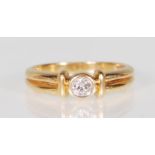 A good 18k yellow gold single solitaire diamond ring of approx 15pts setw within a decorative shaped