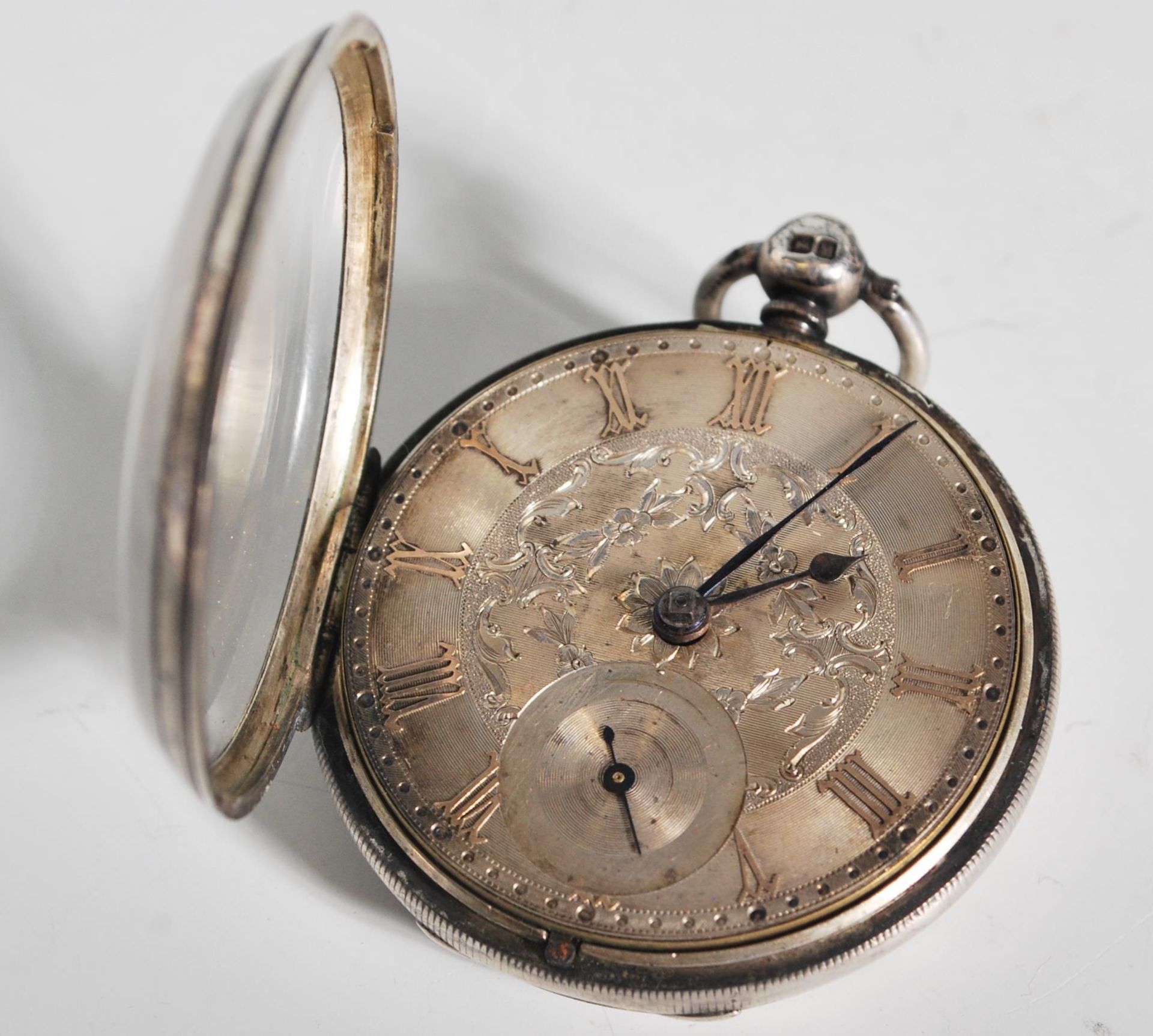 A 19th Century silver Victorian open faced pocket watch having an engine turned back with a - Bild 3 aus 6