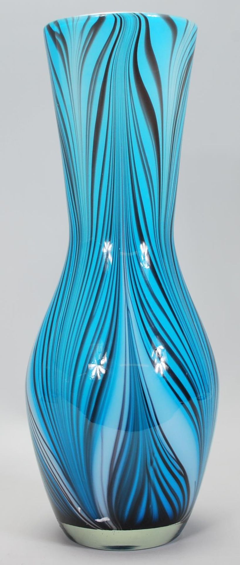 A vintage retro 20th Century glass vase of rounded body form with tapering hourglass neck having - Image 4 of 6