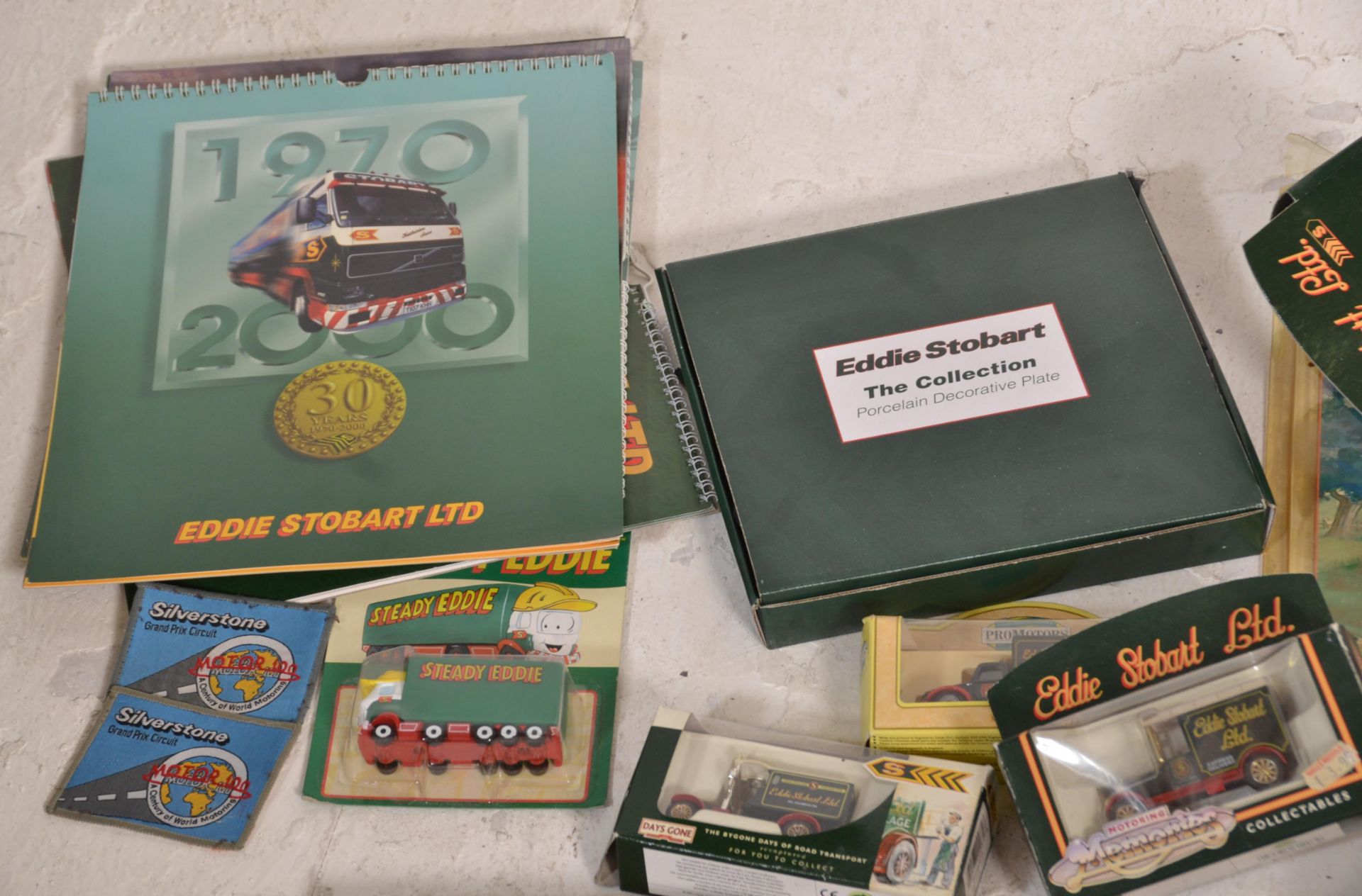 A collection of Eddie Stobart memorabilia and collectibles to include: a classic Express Haulage - Bild 2 aus 6