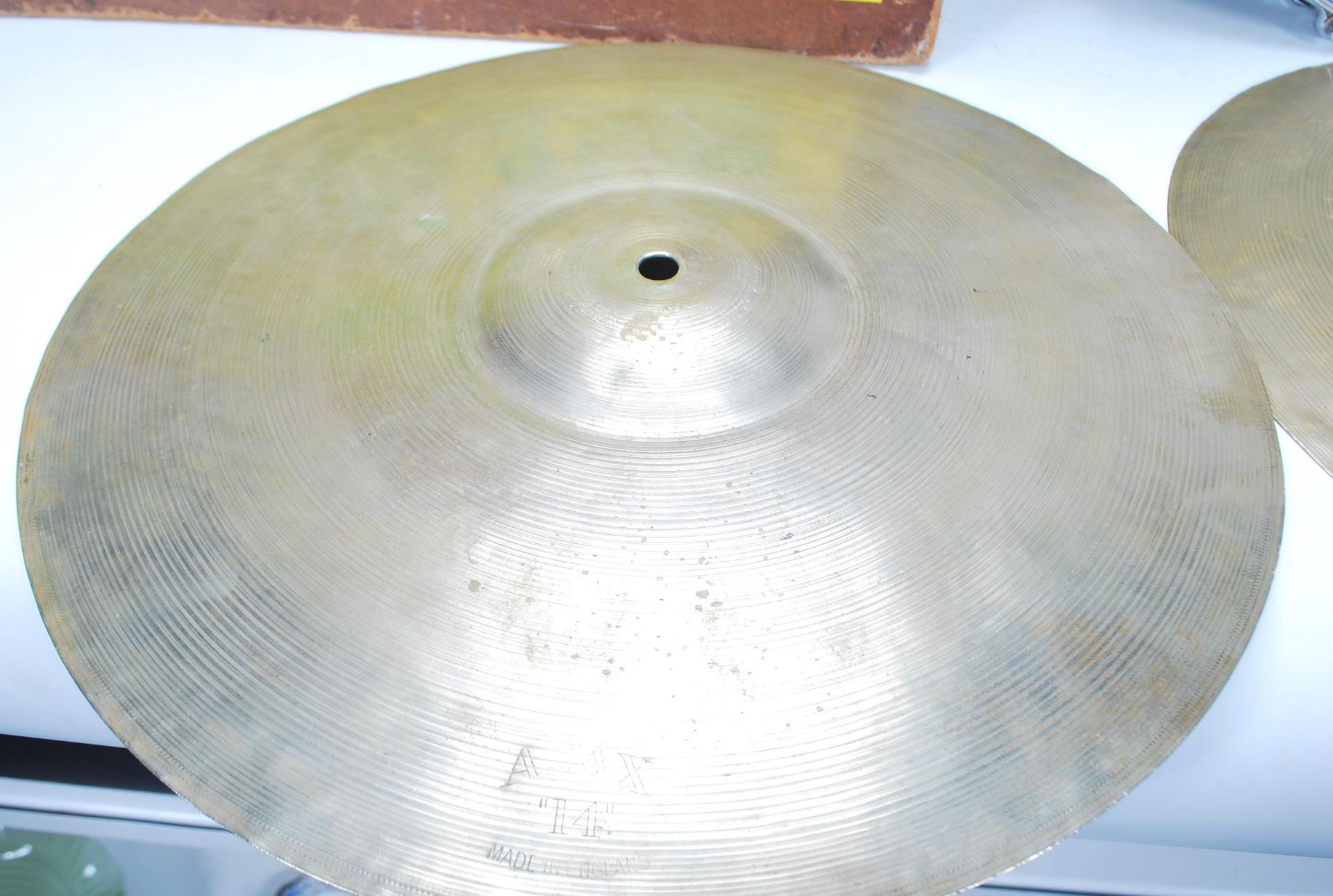 A good chrome Premier made 14 inch Snare Drum having a dark silver metallic coloured body. - Bild 5 aus 8