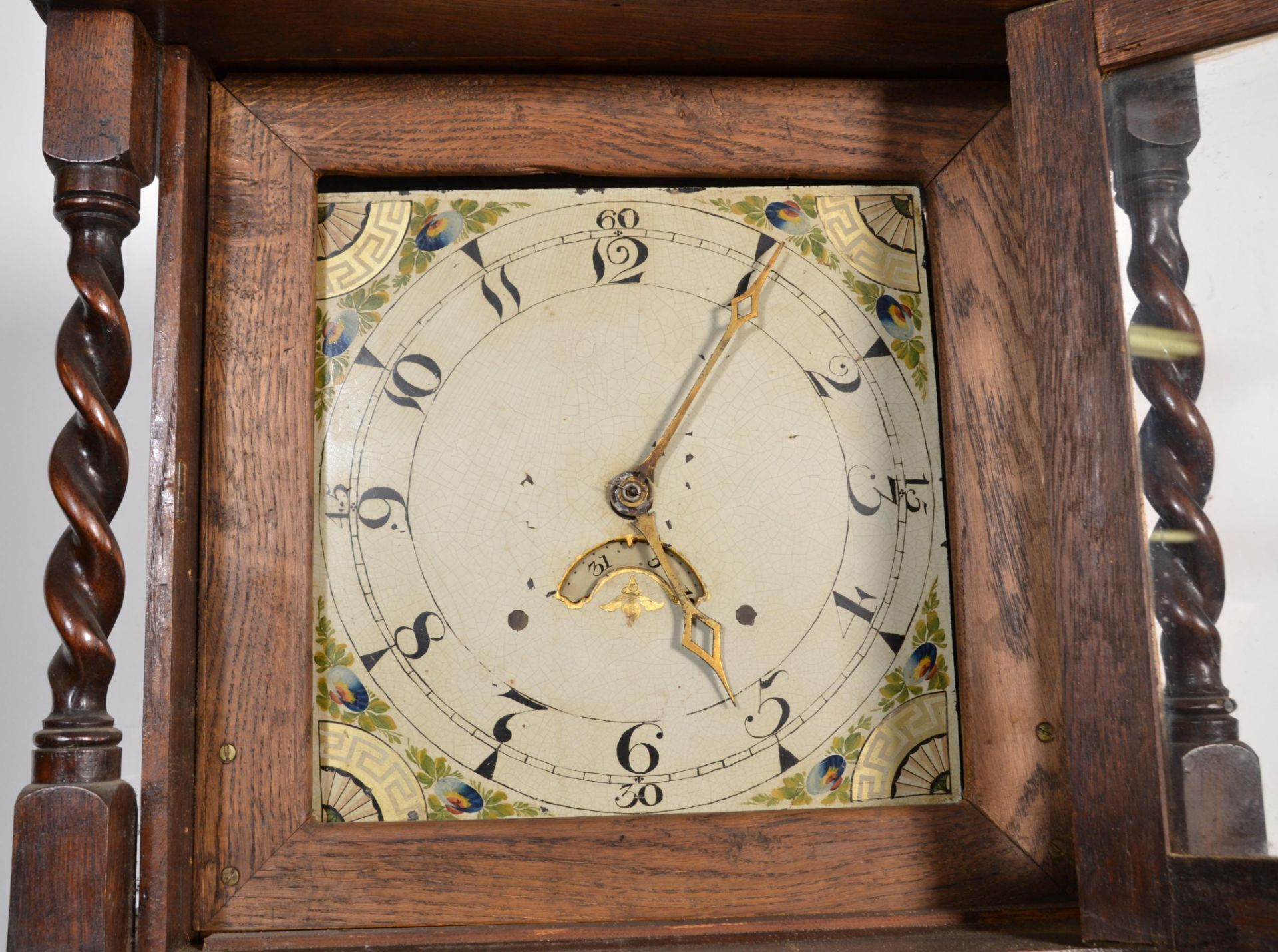 An early 20th Century oak long cased grandfather clock having a square face with hand enamelled dial - Bild 6 aus 7