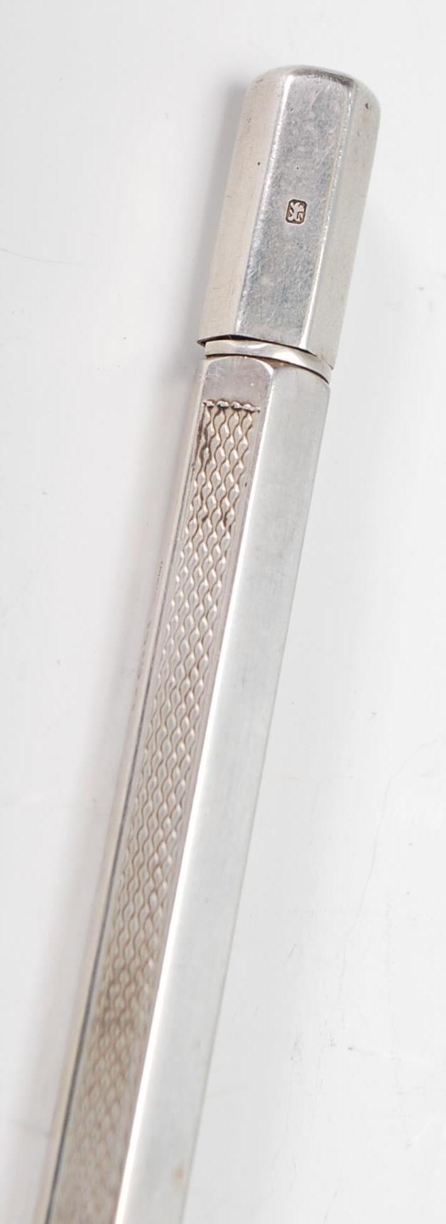 A silver hallmarked propelling pencil by Johnson Matthey & Co, London assay, dating to 1946, gross - Image 4 of 6