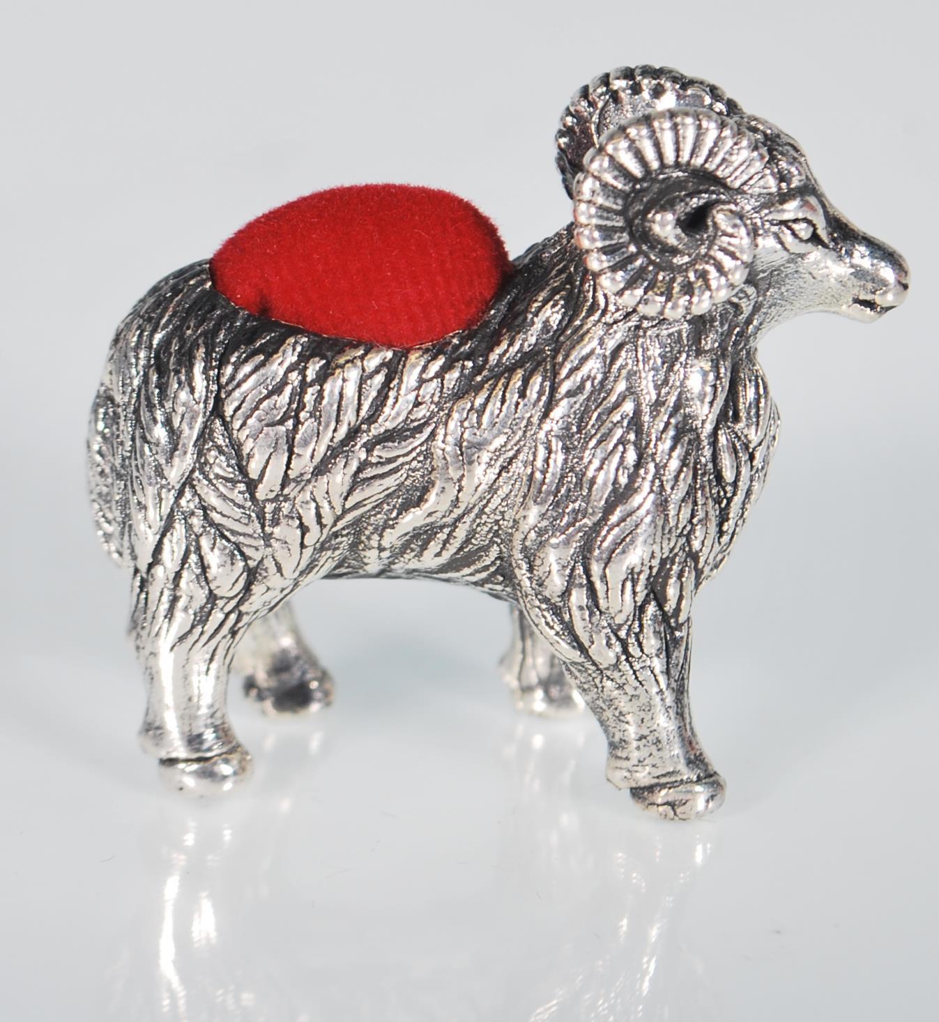 A small sterling silver pin cushion in the form of a ram. Measures: 3.4 x 4.3 x 1.2. Weight: 14.6g. - Image 3 of 7