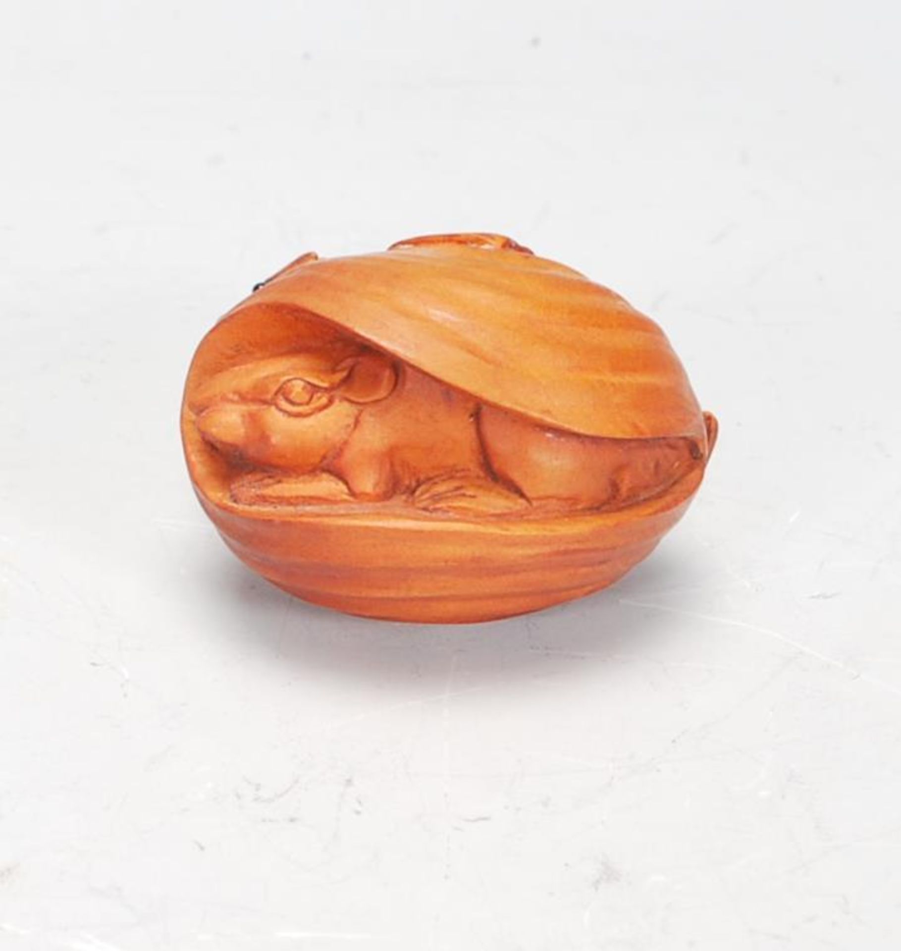 A Japanese carved wood Netsuke toggle in the form of two rats perched on a sea shell with a third - Image 5 of 5