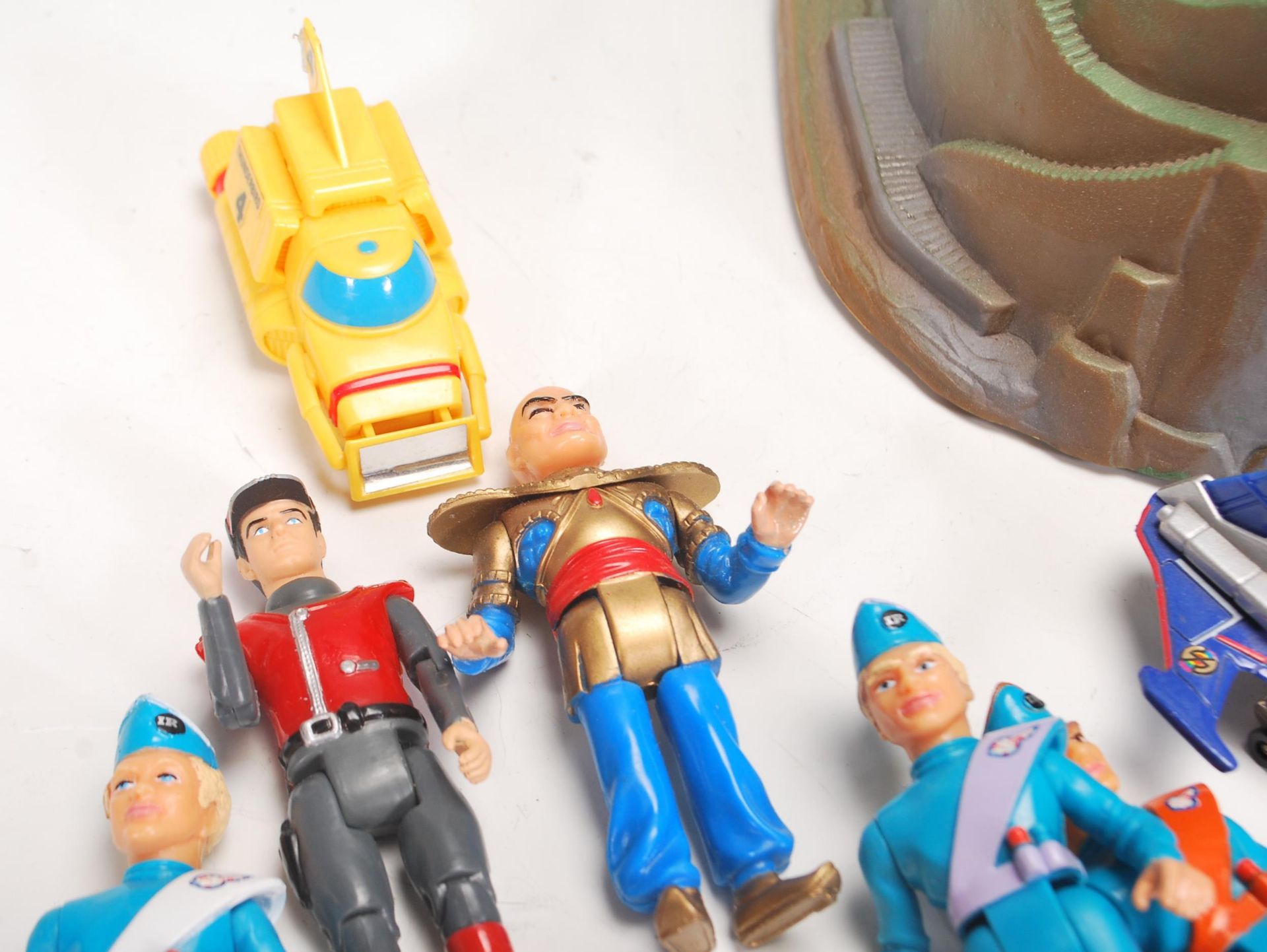 A collection of vintage original Gerry Anderson's Thunderbirds Matchbox diecast toys comprising a - Bild 3 aus 7