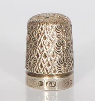A selection of silver thimbles dating from the 19th Century onwards, five being English hallmarked - Image 4 of 7