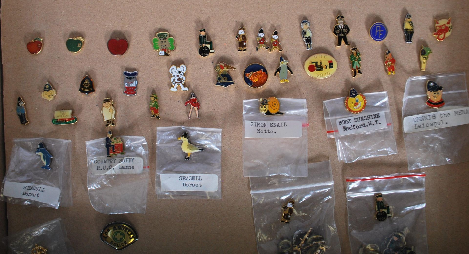 A collection of 20th Century vintage police related enamelled pin badges to include a selection of - Bild 3 aus 6