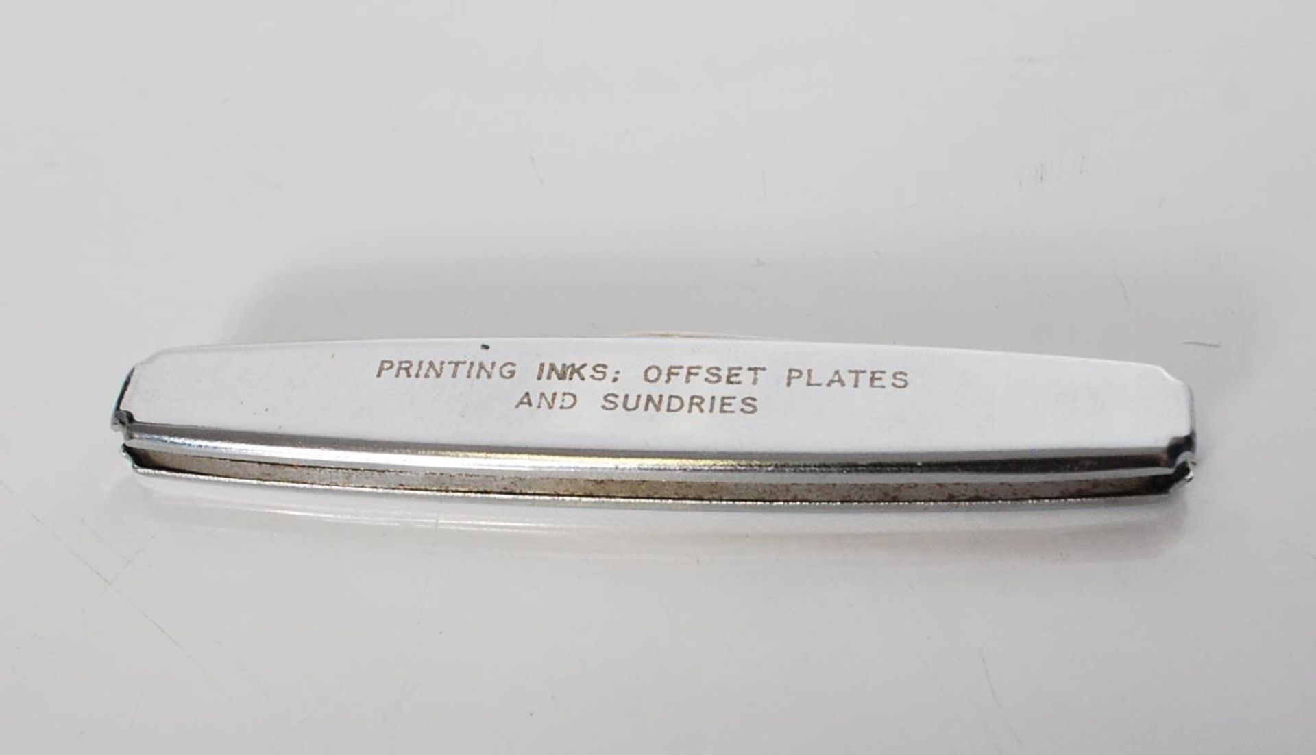 A collection of vintage 20th Century fruit knives to include some advertising examples, celluloid - Bild 6 aus 8