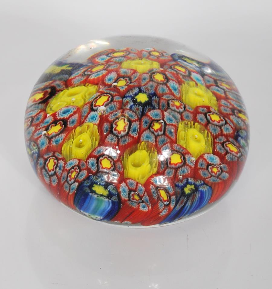 A large collection of 20th century paper weights, to include multi colour floral examples, control - Image 9 of 9