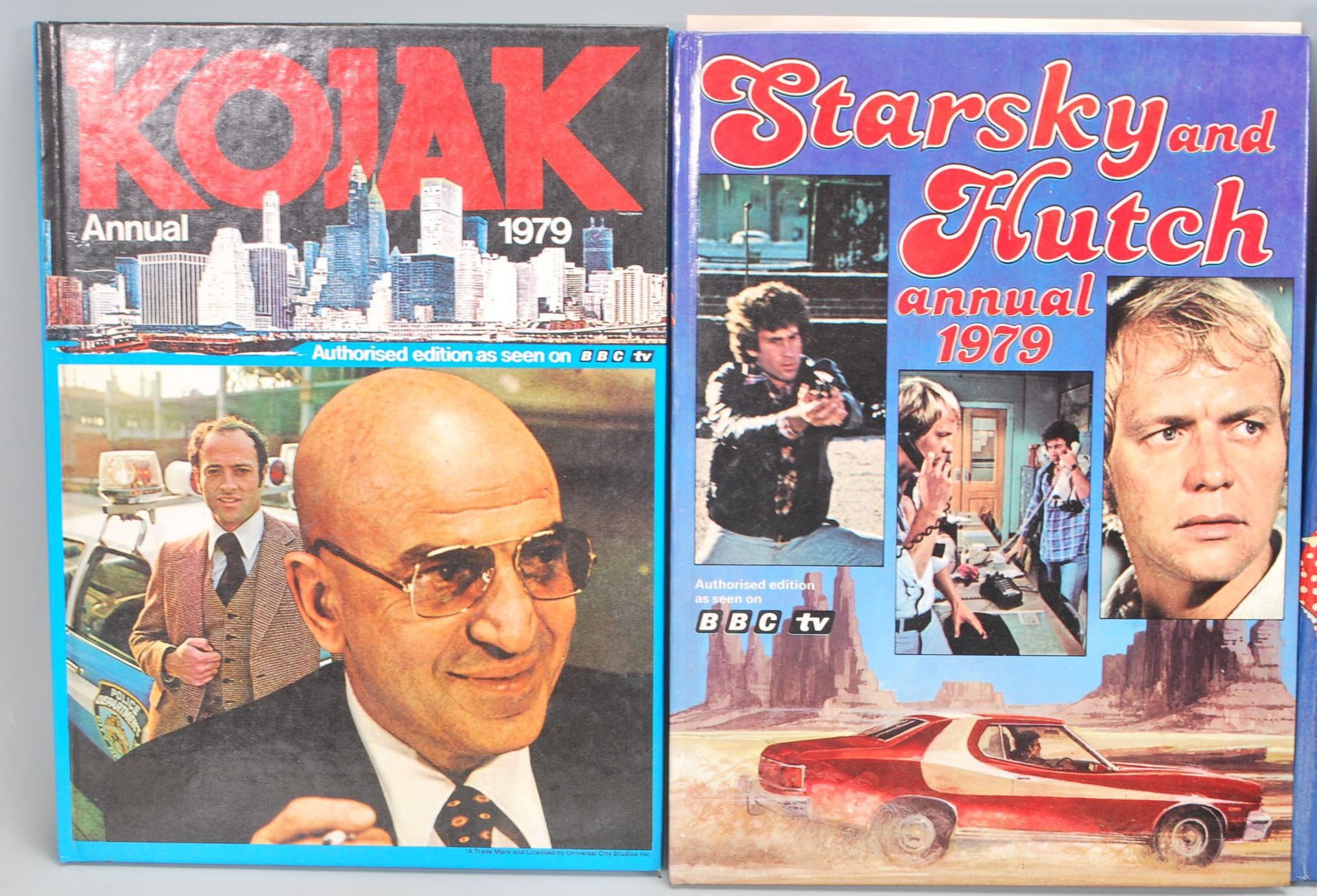 A collection of vintage retro original 1970's TV & Film related annuals comprising Batman, The Six - Bild 2 aus 4