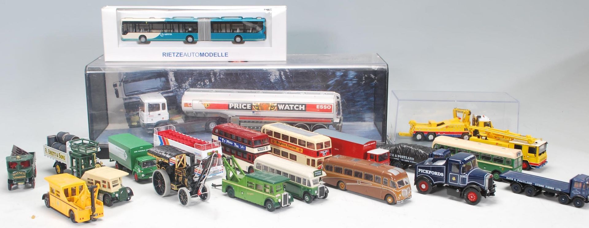 COLLECTION OF ASSORTED SCALE DIECAST MODEL VEHICLES