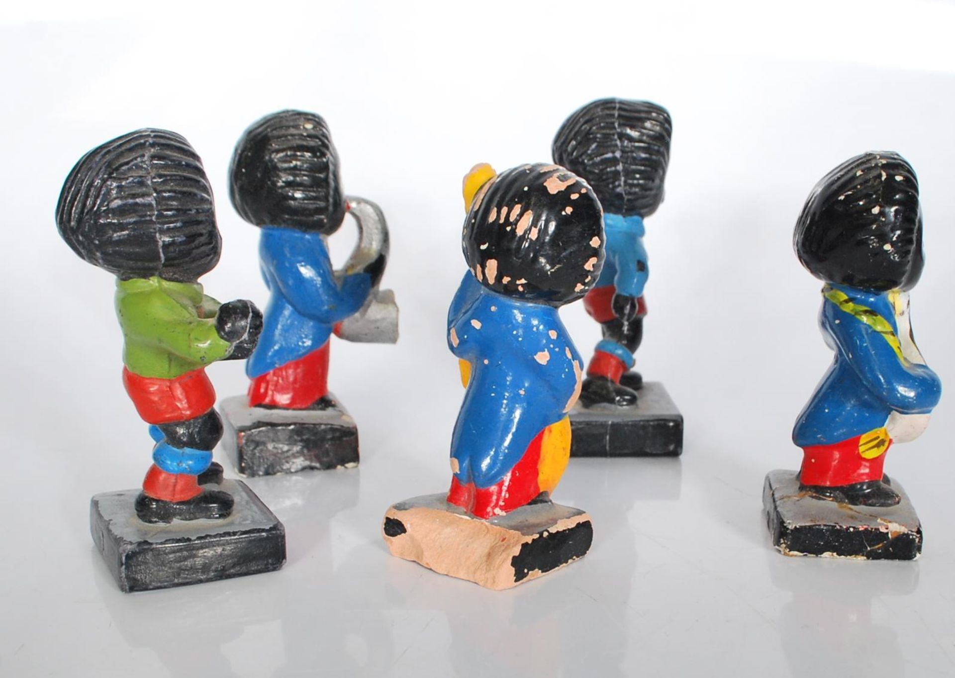 A group of nine vintage Robertson golly advertising band figurines along with two golly football - Bild 8 aus 8