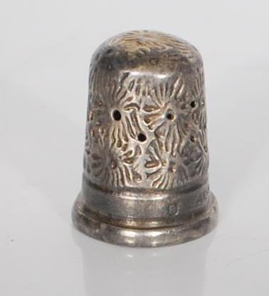 A selection of silver thimbles dating from the 19th Century onwards, five being English hallmarked - Image 6 of 7
